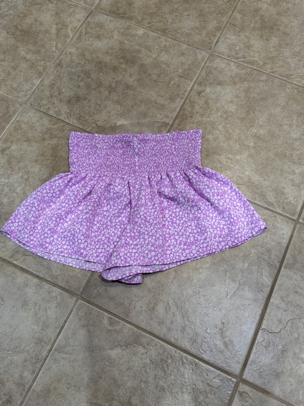Smocked Waist Floral shorts - Purple. Size XL